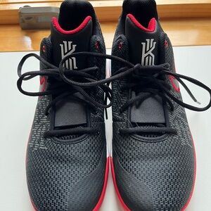 Nike Men’s Kyrie Flytrap ll Basketball Shoes Size 9.5